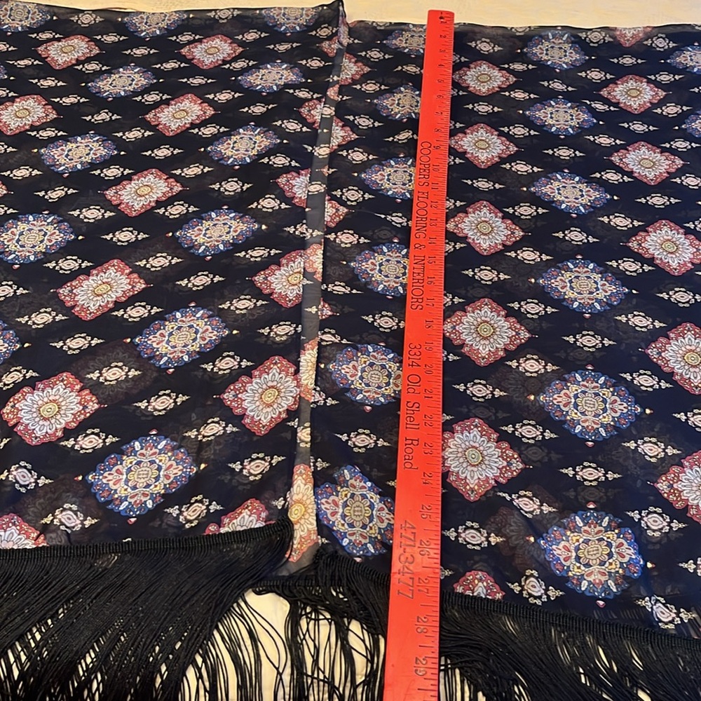 Medallion pattern wrap, One size - Picture 3 of 3